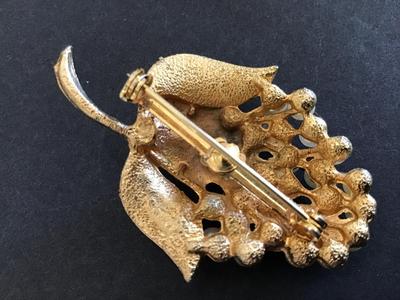 Vintage Gold Tone Faux Pearl Brooch