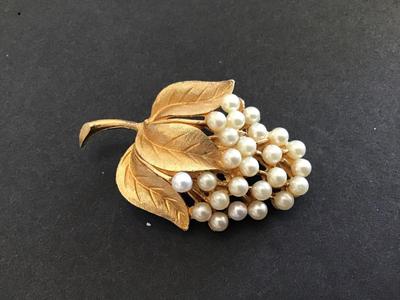 Vintage Gold Tone Faux Pearl Brooch