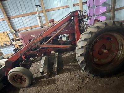 Sale Photo Thumbnail #24: Farmall 400, One of the tires is flat, there is a hydraulic issue with the bucket. Has not run in time, but did run a while ago.