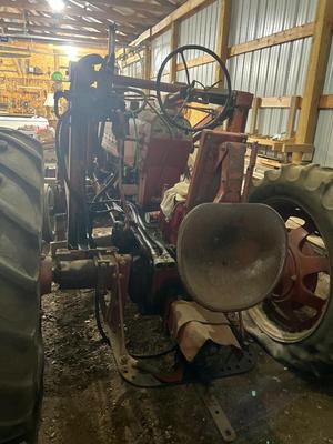 Sale Photo Thumbnail #27: Farmall 400, One of the tires is flat, there is a hydraulic issue with the bucket. Has not run in time, but did run a while ago.