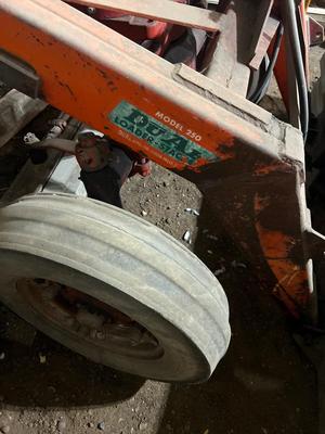 Sale Photo Thumbnail #32: Farmall 400, One of the tires is flat, there is a hydraulic issue with the bucket. Has not run in time, but did run a while ago.