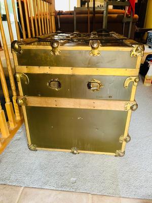 NEAT OLD STEAM TRUNK