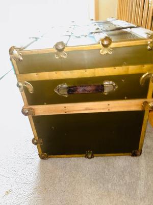 NEAT OLD STEAM TRUNK