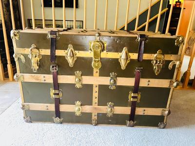NEAT OLD STEAM TRUNK