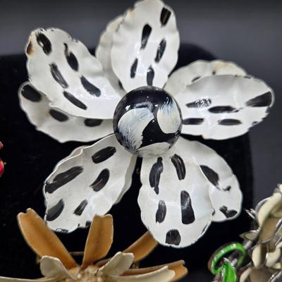 LOT 1J: Beautiful Vintage Brooches