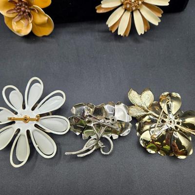 LOT 1J: Beautiful Vintage Brooches