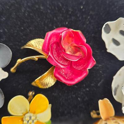 LOT 1J: Beautiful Vintage Brooches