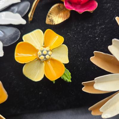 LOT 1J: Beautiful Vintage Brooches