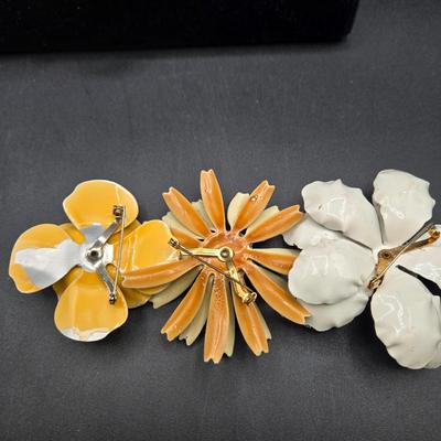 LOT 1J: Beautiful Vintage Brooches