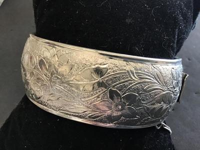 Beautiful Vintage Locking Bracelet With Safety Chain