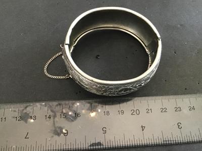 Beautiful Vintage Locking Bracelet With Safety Chain