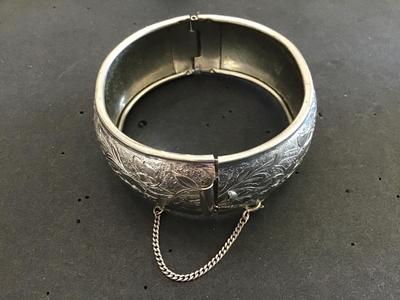Beautiful Vintage Locking Bracelet With Safety Chain