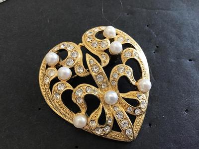 Beautiful Gold Tone Brooch