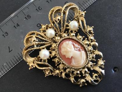 M. Jent Vintage Cameo