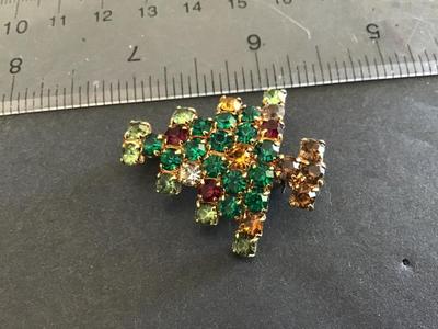 Beautiful Vintage Rhinestone Christmas Tree Holiday Brooch