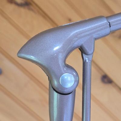 LOT 74P: Vintage Dazor Magnifying Lamp