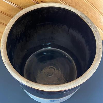 LOT 82P: Large Vintage Crock