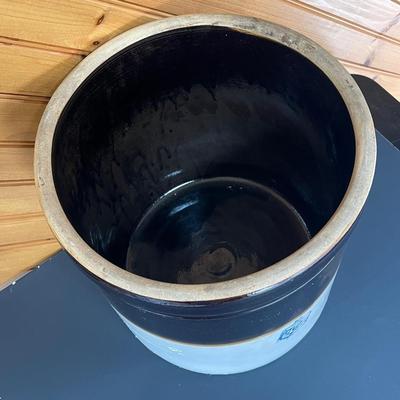 LOT 82P: Large Vintage Crock