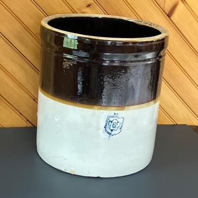 LOT 82P: Large Vintage Crock