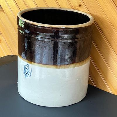 LOT 82P: Large Vintage Crock
