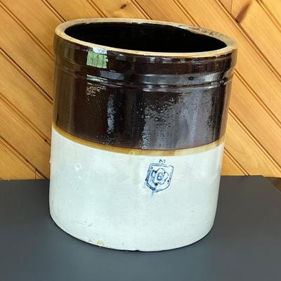 LOT 82P: Large Vintage Crock