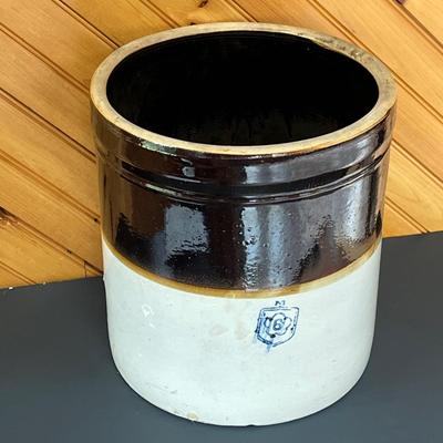 LOT 82P: Large Vintage Crock