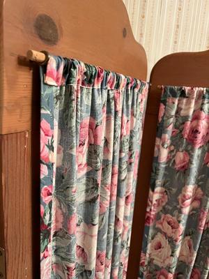 LOT 84P: Wooden Standing Three-Panel Privacy Screen / Room Divider