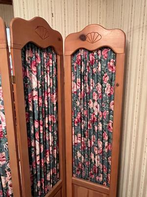 LOT 84P: Wooden Standing Three-Panel Privacy Screen / Room Divider