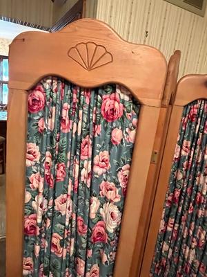 LOT 84P: Wooden Standing Three-Panel Privacy Screen / Room Divider