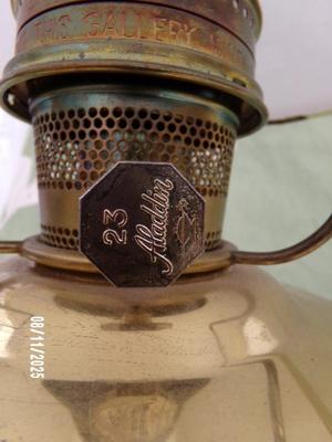 Aladdin kerosene lamp w/metal base, complete w/lock on chimney