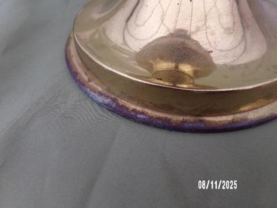 Aladdin kerosene lamp w/metal base, complete w/lock on chimney