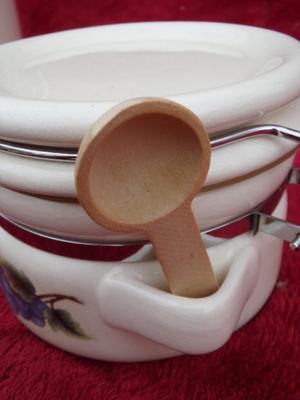 Beautiful ceramic 3 piece canister set. Locking lids,. Look like new/unused.