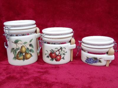 Beautiful ceramic 3 piece canister set. Locking lids,. Look like new/unused.
