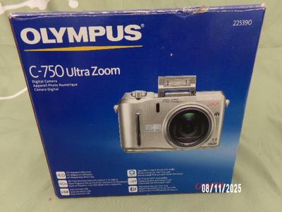 Olympus 4MP digital zoom camera. C-750 Ultra-Zoom in OEM box.