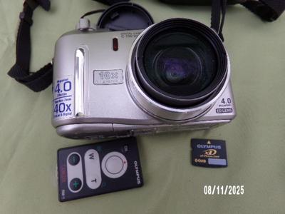 Olympus 4MP digital zoom camera. C-750 Ultra-Zoom in OEM box.