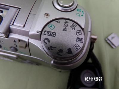 Olympus 4MP digital zoom camera. C-750 Ultra-Zoom in OEM box.
