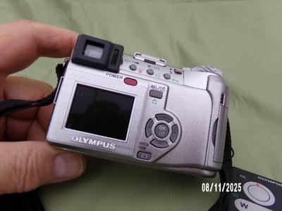 Olympus 4MP digital zoom camera. C-750 Ultra-Zoom in OEM box.