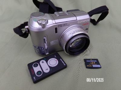 Olympus 4MP digital zoom camera. C-750 Ultra-Zoom in OEM box.