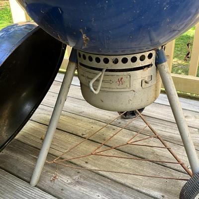O950 Weber Grill With New Cover