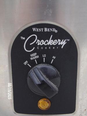 West Bend Crockery Slow Cooker. Est. to be about 6 to 7 qt.
