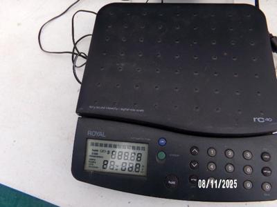 Royal rc40 digital office scale. Runs on batteries or AC power.