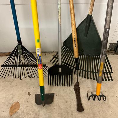 965 Assortment Of Yard/Garden Tools