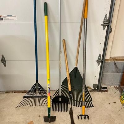 965 Assortment Of Yard/Garden Tools