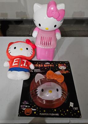 Sale Photo Thumbnail #257: Popcorn Maker, Universal Studios Exclusive ET Plush Stuffed Toy, Halloween Pumpkin Pushin. All Vintage pieces with great value.