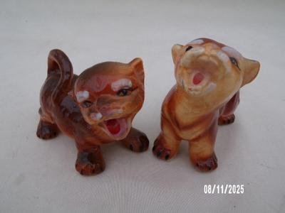 Collection of small ceramic pieces, animals.