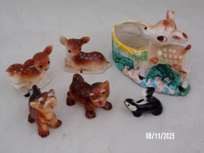 Collection of small ceramic pieces, animals.