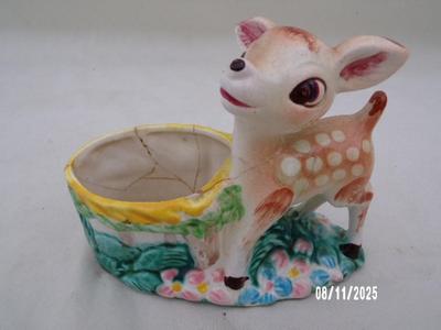 Collection of small ceramic pieces, animals.