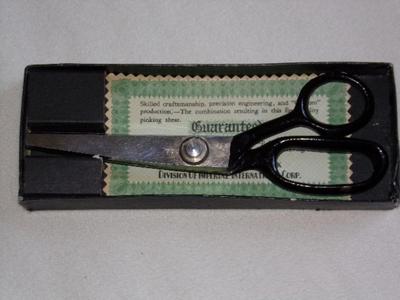 VTG/antique Like NEW IN BOX. Shear Magic! CG Pinking Shears.