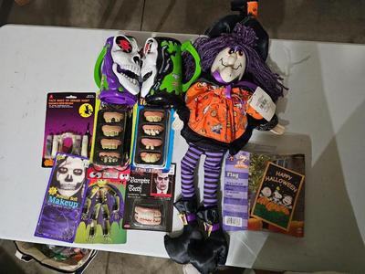 Sale Photo Thumbnail #272: All items ship and great Halloween decor/collector lot