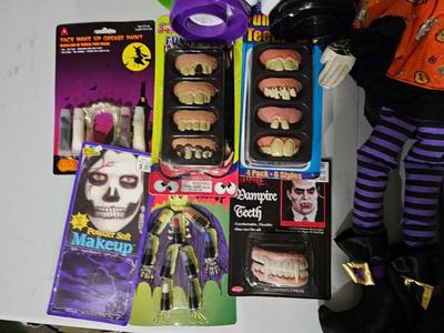 Sale Photo Thumbnail #273: All items ship and great Halloween decor/collector lot